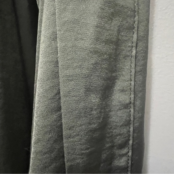 Sage Green Robe - Picture 3 of 4